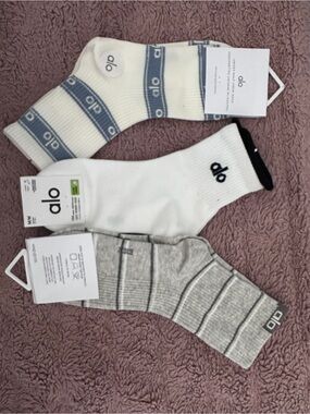 alo 3-Pack Women's Crew Socks — White, Cream & Gray